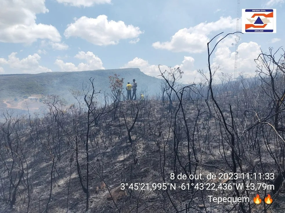 Serra do Tepequém, em Roraima, enfrenta queimadas criminosas e fica coberta por fumaça