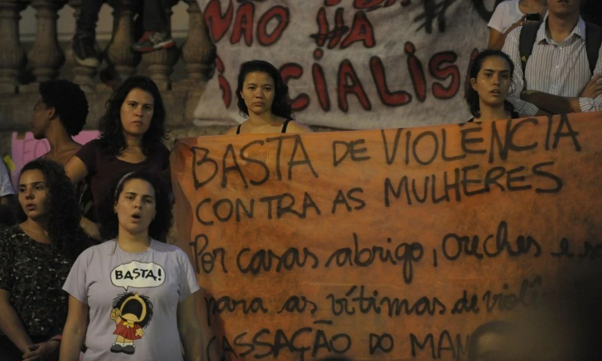 A cada 8 minutos, uma menina ou mulher foi vítima de estupro no Brasil