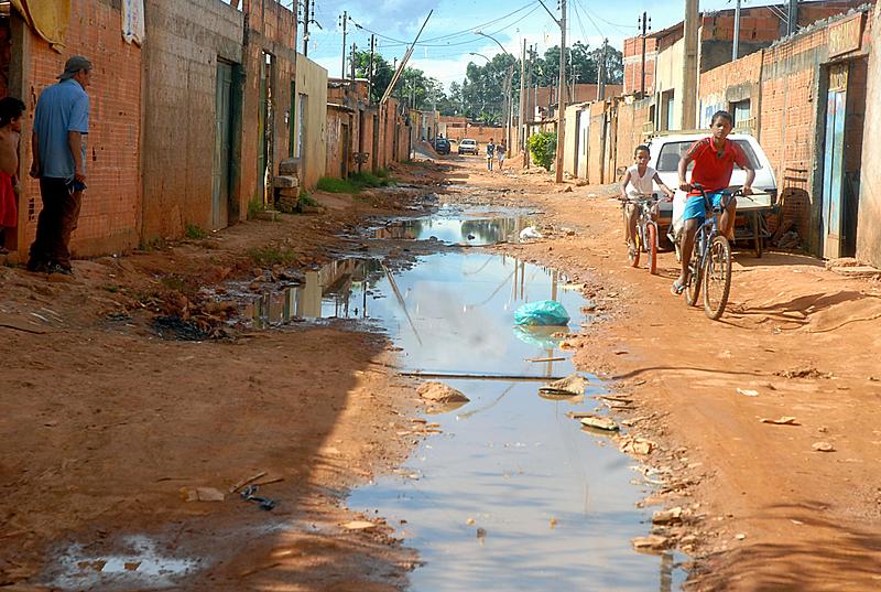 Uma a cada duas pessoas no Brasil sofre com falta de saneamento, revela estudo