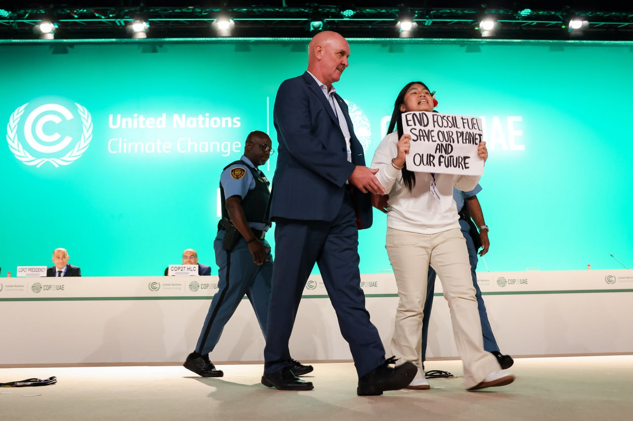 COP 28 chega ao fim com negociações que não refletem o avanço esperado visto a urgência climática