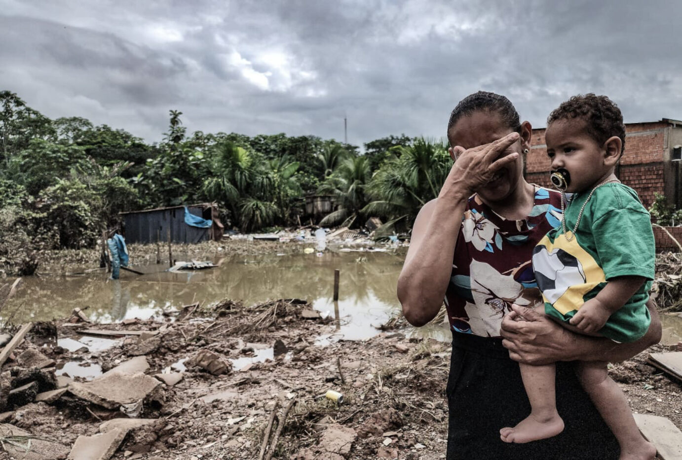 Da enxurrada à desigualdade: como as chuvas revelam o racismo ambiental no Brasil