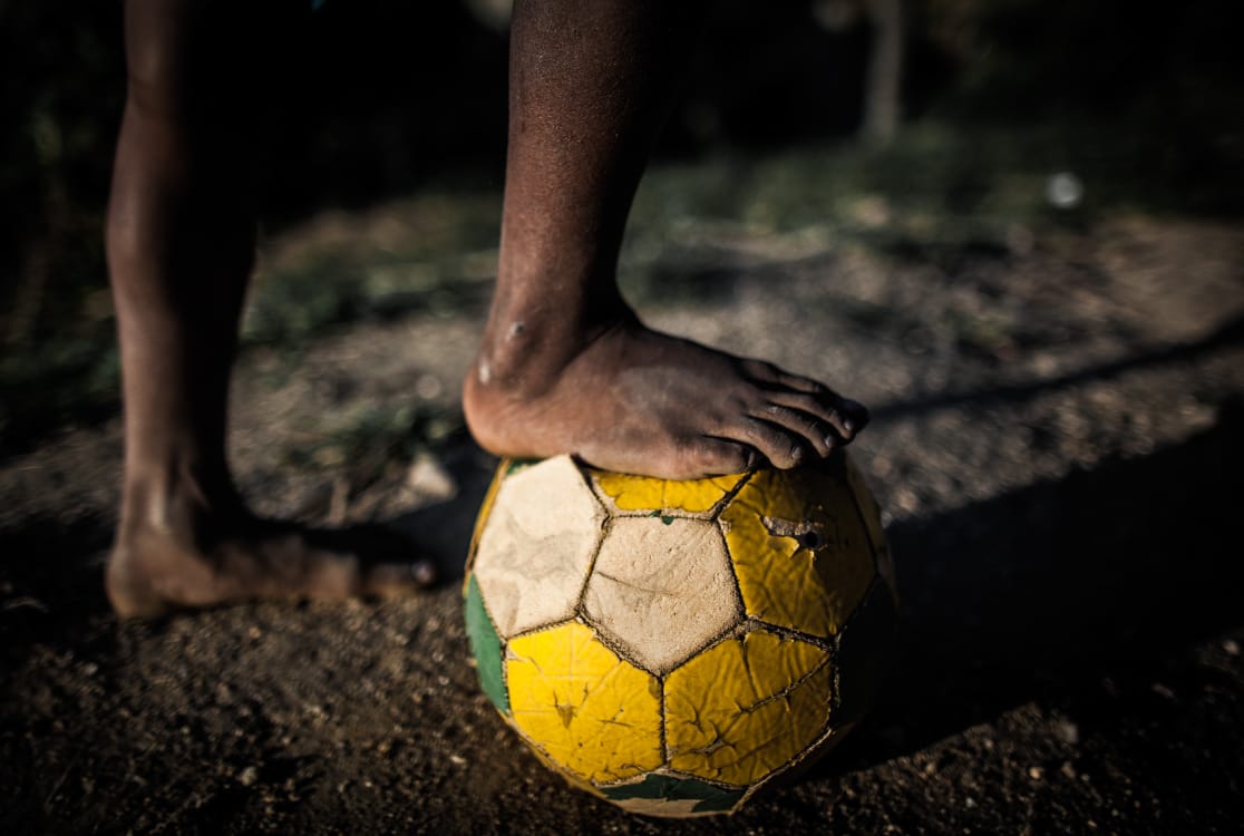 Adolescentes e jovens de baixa renda veem o futebol como uma esperança de ascensão social
