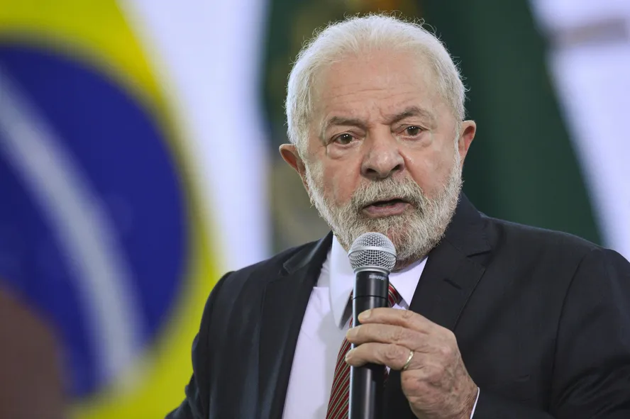 “Jamais deveremos esquecer”: Lula afirma que democracia venceu no dia 8 de janeiro