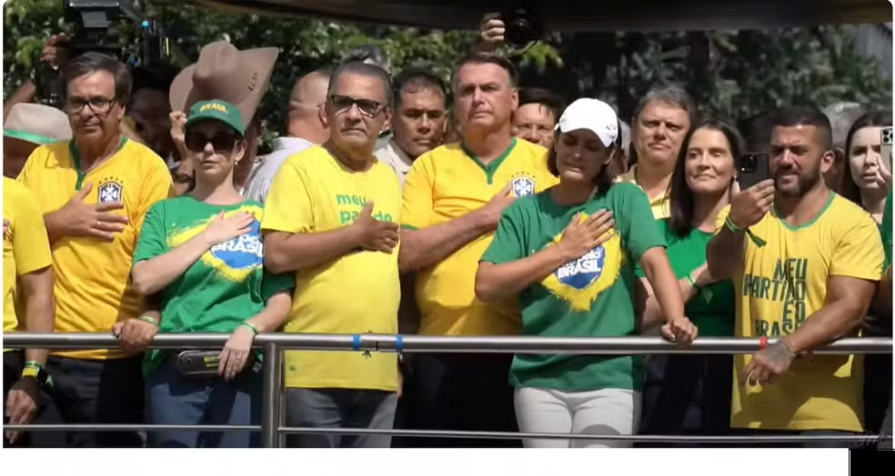 Durante ato em São Paulo, Bolsonaro confessa golpe e Malafaia ataca STF