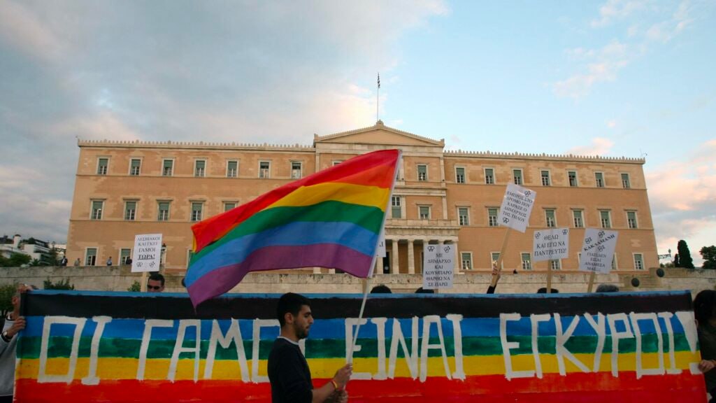 Parlamento da Grécia legaliza casamento homoafetivo