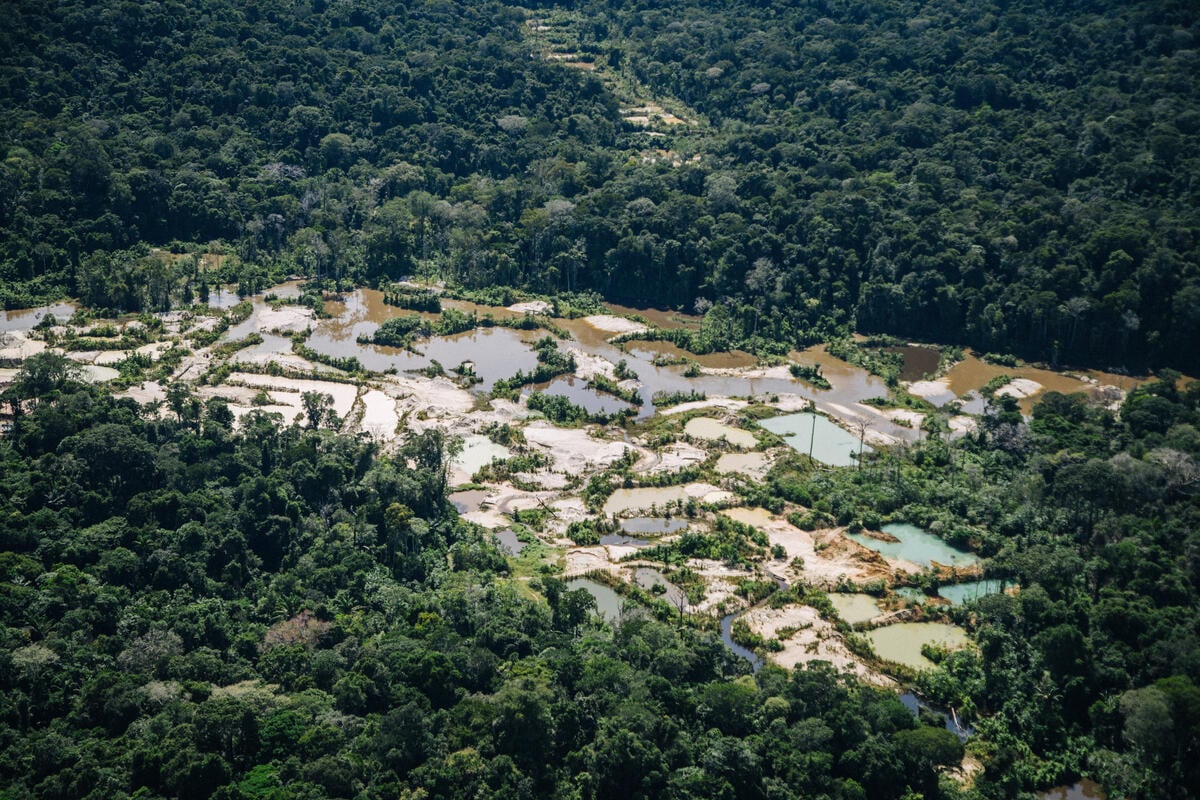 Garimpo ilegal devasta terras indígenas no Brasil, aponta levantamento do Greenpeace