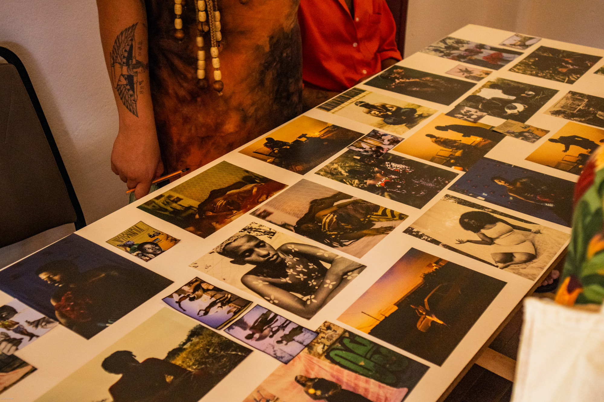 Mostra de portfólios no XIII Festival de Fotografia de Tiradentes permite diálogo direto com artistas