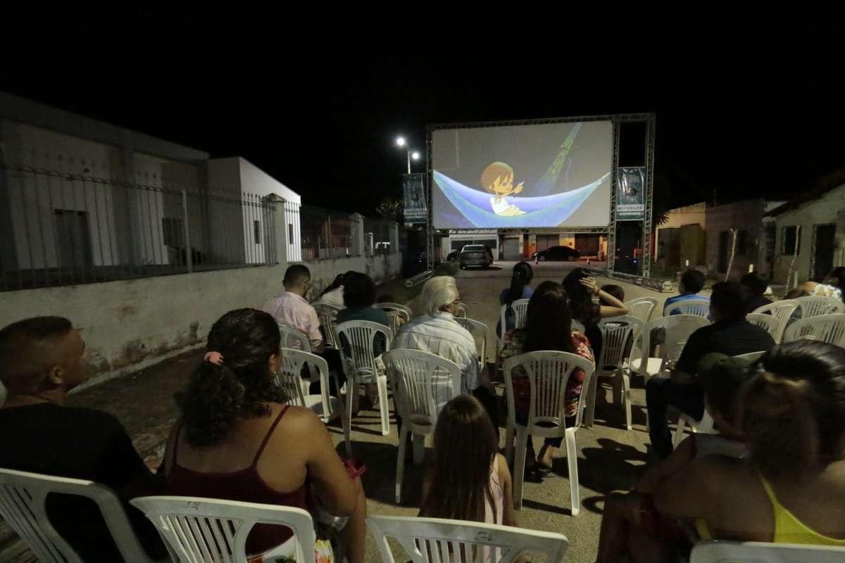 Cinema sem Fronteiras: Desvendando a Acessibilidade Cinematográfica em Lugares Remotos