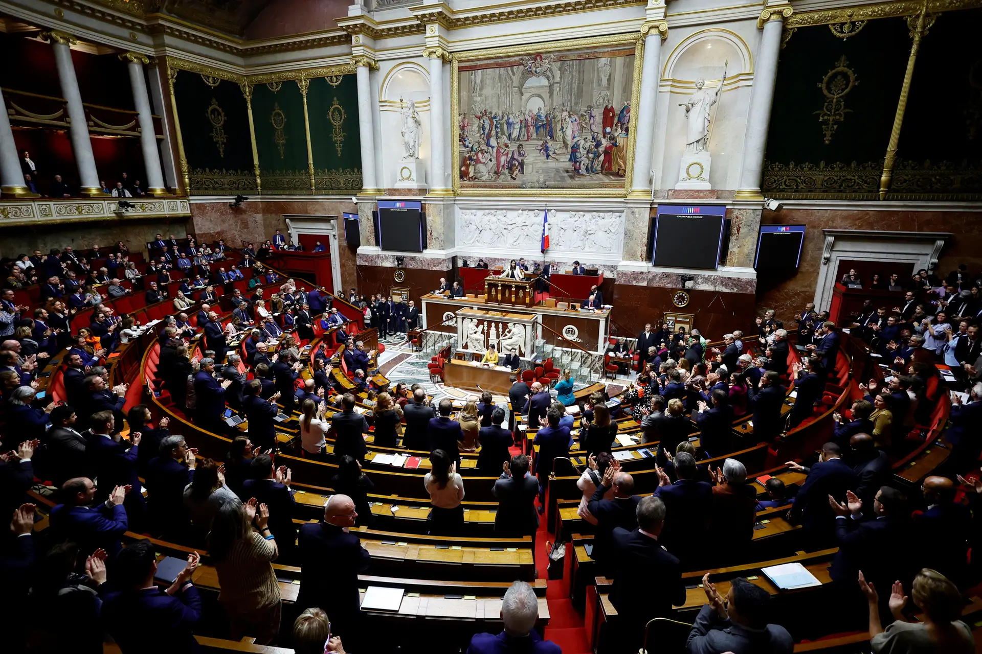 Com 780 votos a favor e 72 contra, França se torna o primeiro país do mundo a garantir aborto