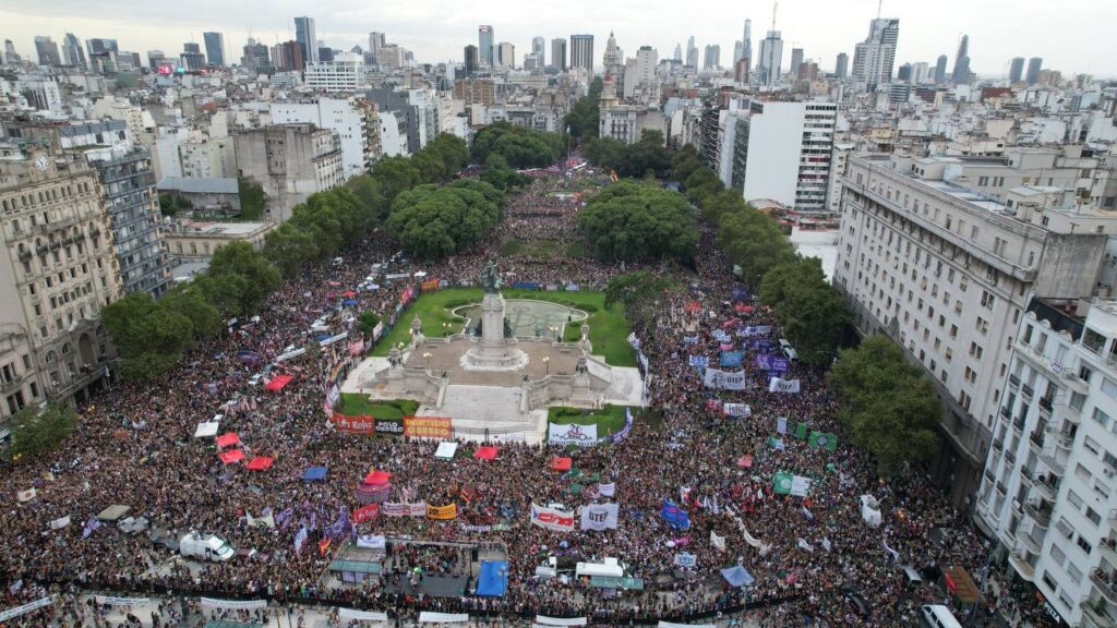 Argentina realiza quarta marcha universitária contra os cortes de Milei