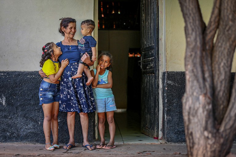 Famílias com Bolsa Família reduzem pobreza na primeira infância, mostra estudo