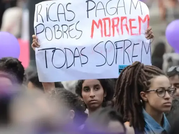 Criança não é mãe: 57 meninas de 10 a 14 anos dão à luz todos os dias no Brasil