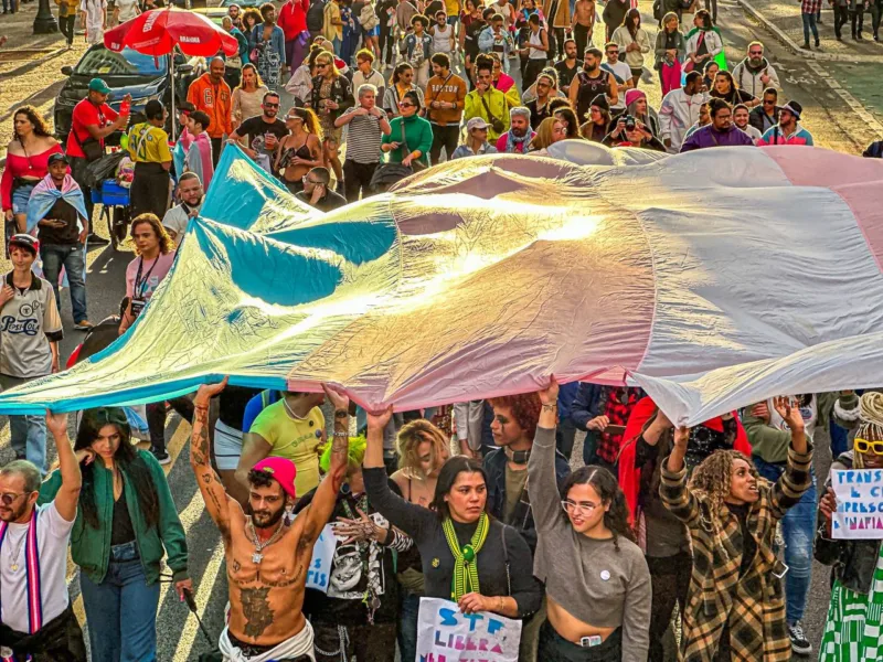 É hoje! 8ª Marcha do Orgulho Trans deve reunir mais de 20 mil pessoas em São Paulo neste sábado (27)