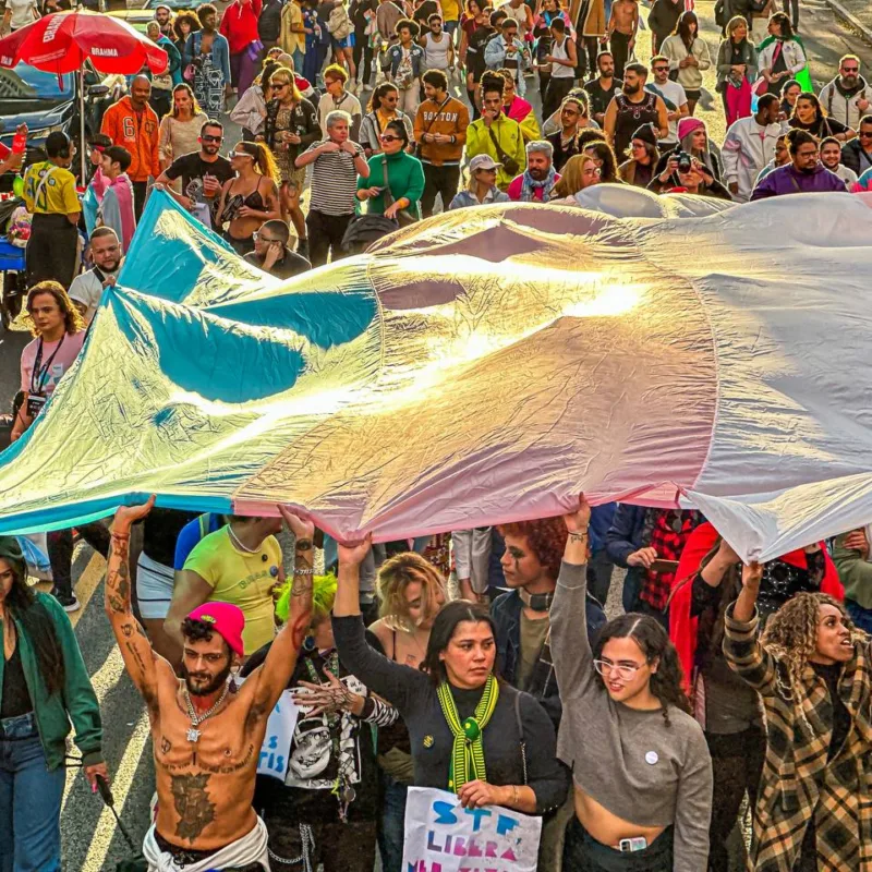 É hoje! 8ª Marcha do Orgulho Trans deve reunir mais de 20 mil pessoas em São Paulo neste sábado (27)