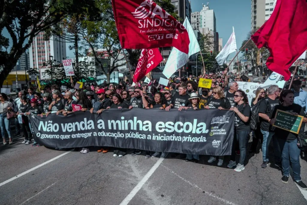 paraná privatiza escolas públicas