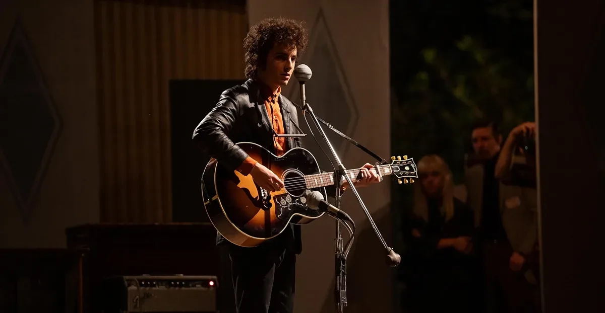 Timothée Chalamet encanta na pele de Bob Dylan em ‘Um Completo Desconhecido’