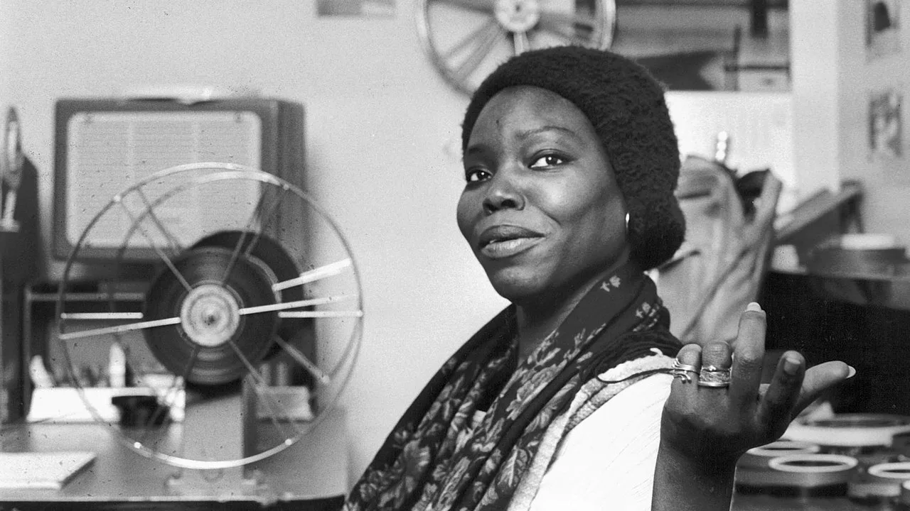 Conheça Safi Faye, a primeira mulher africana a dirigir um filme