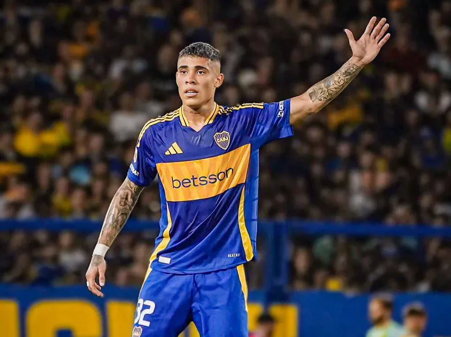 Após novela por visto, Ayrton Costa chega aos EUA e reforça o Boca no Mundial de Clubes