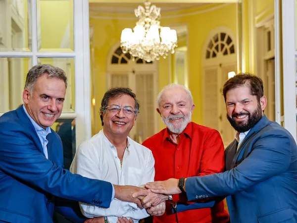 Lula e presidentes do Chile, Colômbia, Uruguai e Espanha lançam manifesto em defesa da democracia