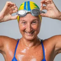 Fabienne Guttin, mulher master de 70 anos, nada 70km em 7 dias
