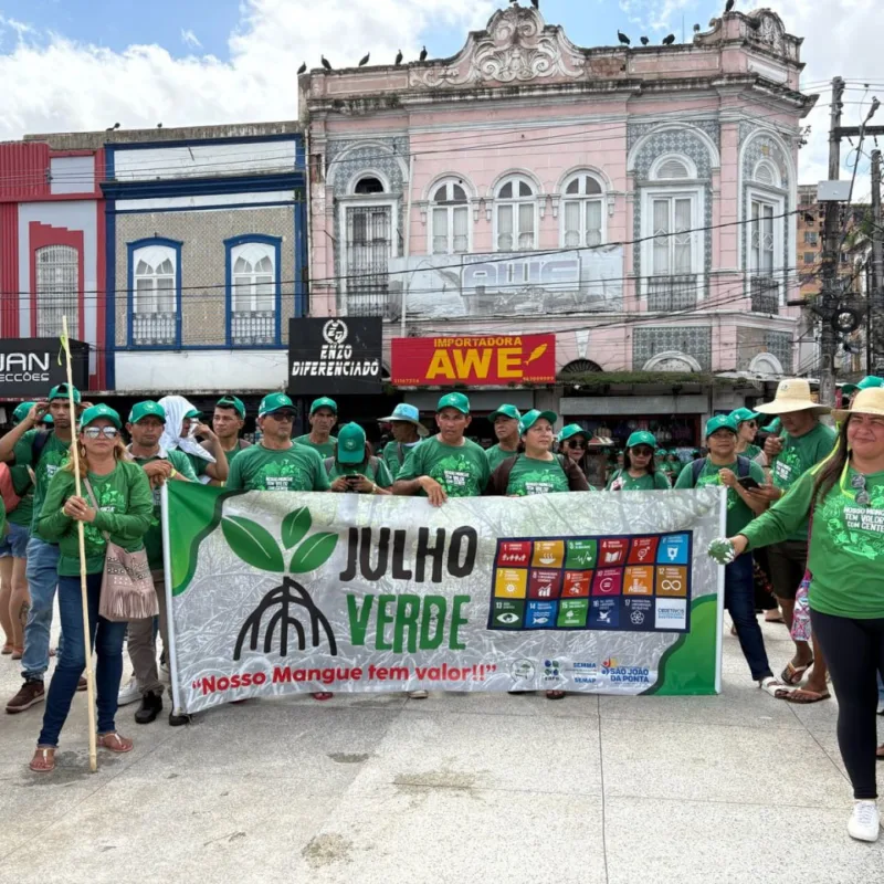 Em Belém, populações extrativistas marcham em defesa dos manguezais da Amazônia