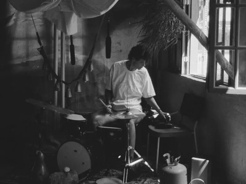 Som do inusitado: A arte percussiva de Maria Anália