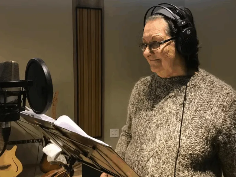 Aos 91 anos, cantora lança o primeiro álbum da sua carreira e realiza sonho interrompido