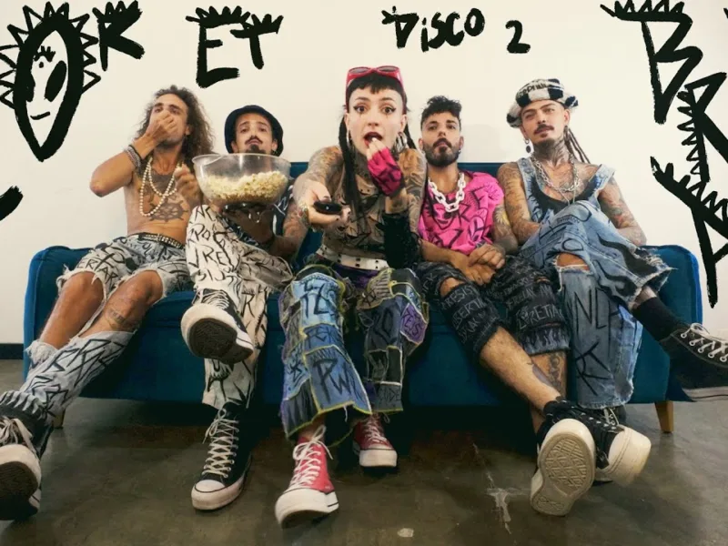 Flor Et: Banda Gaúcha lança clipe de ‘O Corre’ com estética maximalista