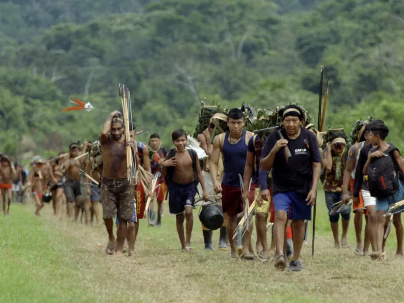 ‘A Queda do Céu’: Xamãs Yanomami mostram que a crise ambiental é também espiritual