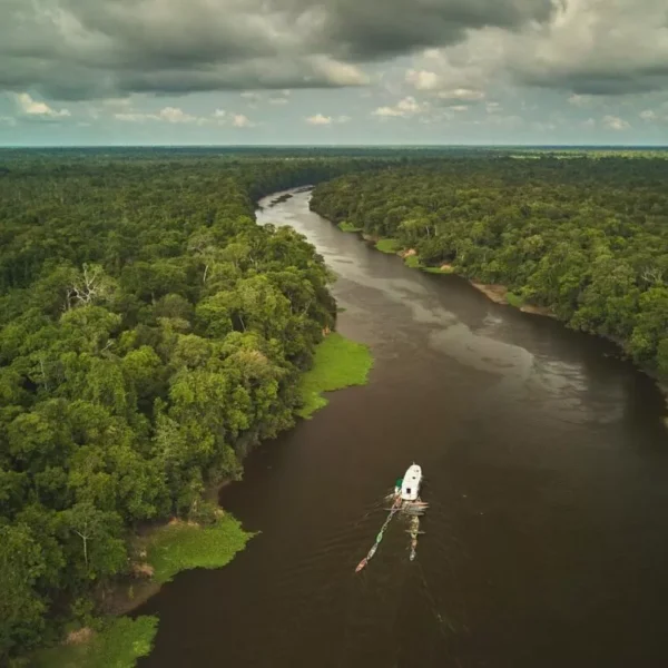 “Banzeiro da Esperança”: de Manaus a Belém, barco cultural levará lideranças amazônicas para a COP30