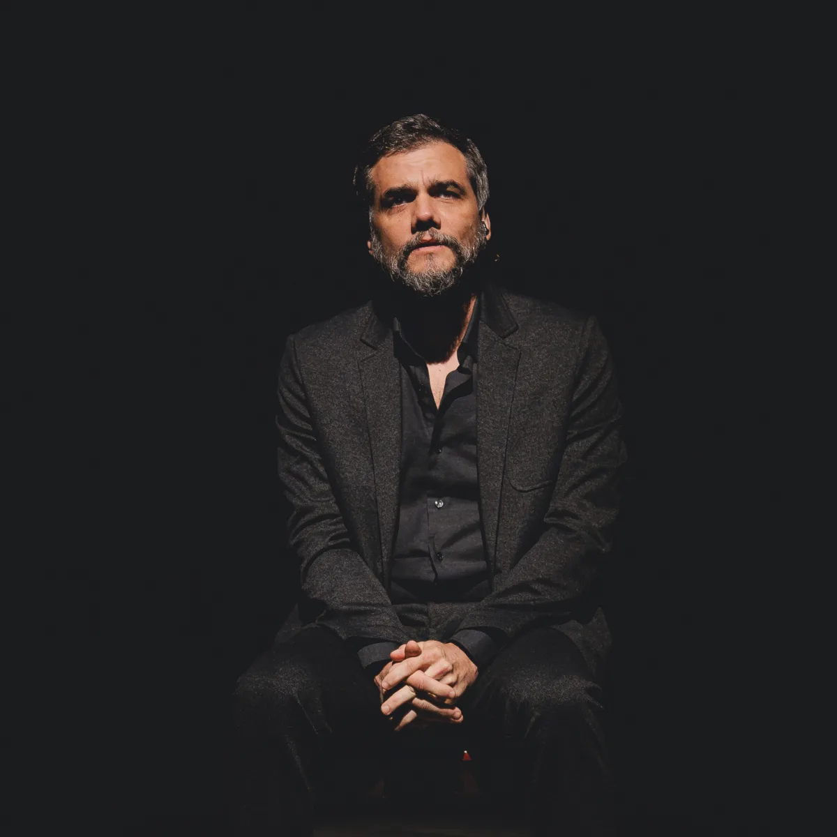 Peça de teatro com Wagner Moura estreia em Salvador nesta sexta-feira (3)