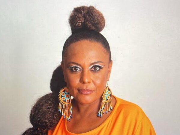 Conheça Renata Di Carmo, pioneira entre roteiristas negras da TV brasileira