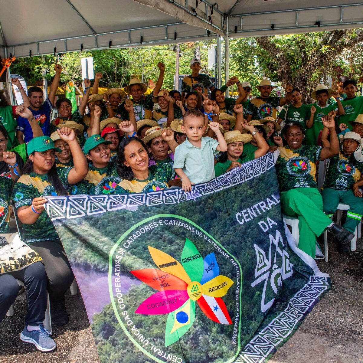 Com restrição aos espaços oficiais, catadores resgatam protagonismo em eventos bilaterais da COP30
