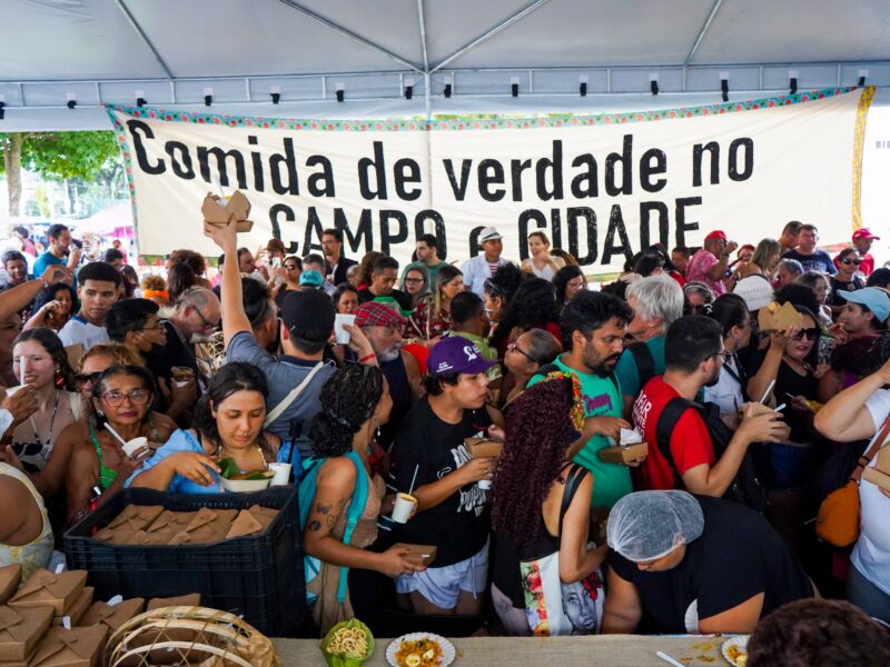 Banquetaço: uma mostra de que a alimentação saudável precisa estar no centro das discussões climáticas