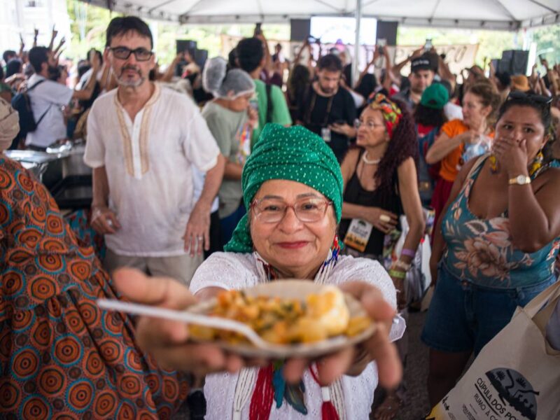 O que significa criar outra economia emocional e material