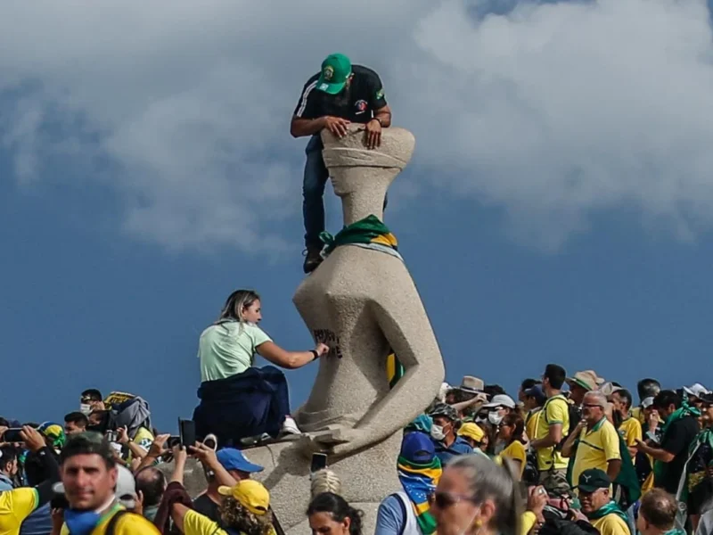 Da fé ao medo: o Brasil que quase tivemos e o espelho do Irã