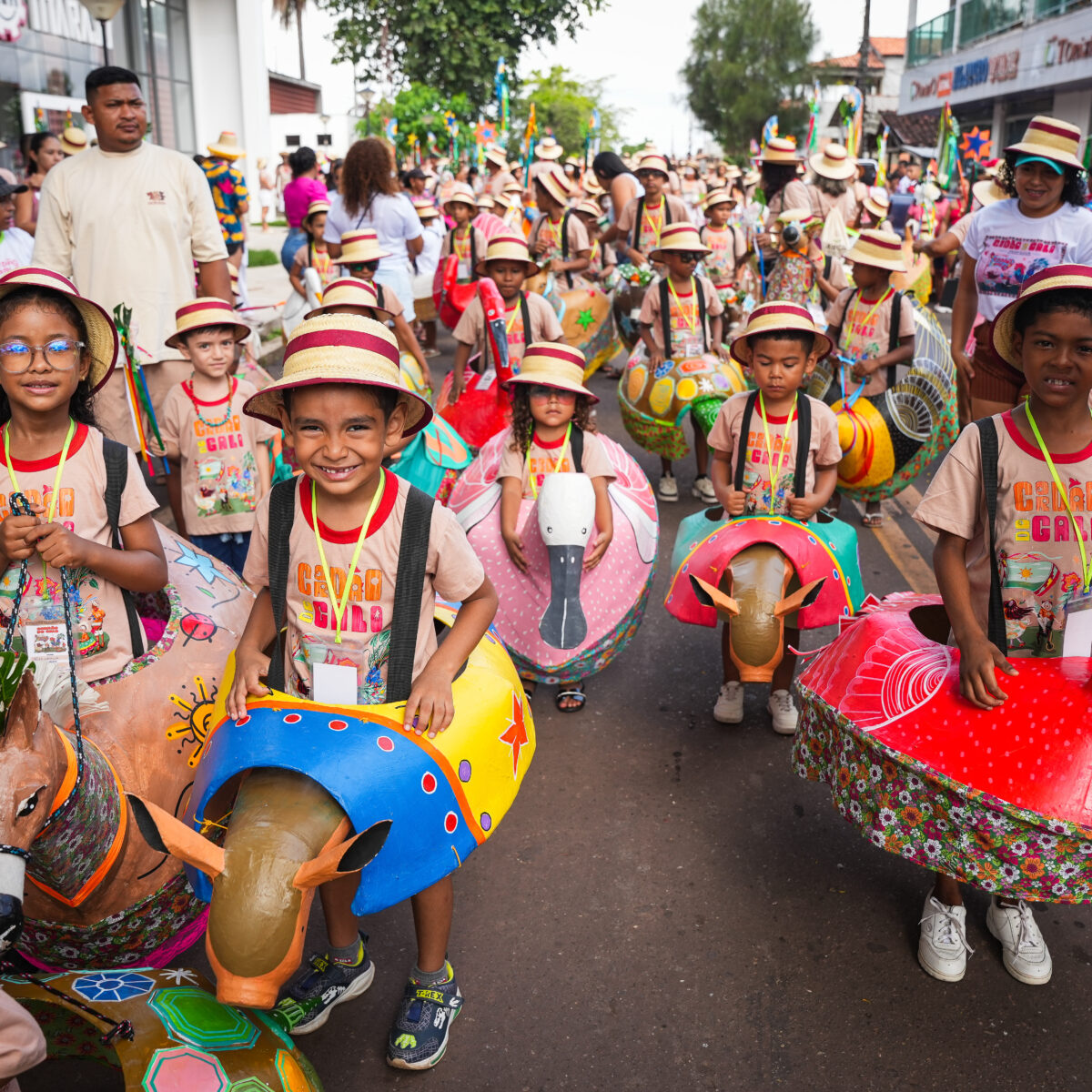 Arraial do Pavulagem reúne cerca de 3 mil pessoas no cortejo do 18º Cordão do Galo no Marajó