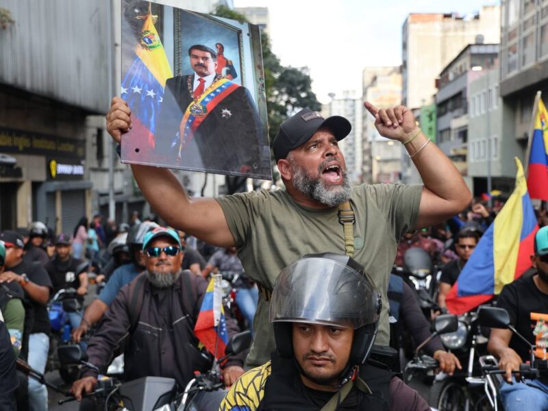 Milhares de pessoas marcham em Caracas para exigir a libertação de Maduro