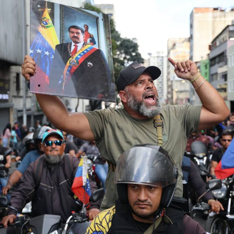 Milhares de pessoas marcham em Caracas para exigir a libertação de Maduro