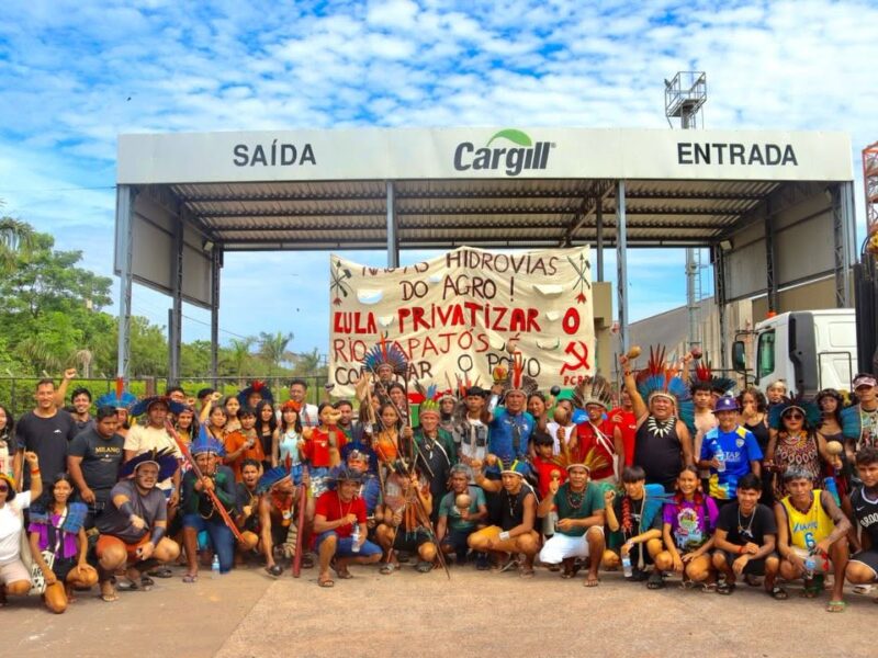 Indígenas bloqueiam porto da Cargill em Santarém contra dragagem no rio Tapajós