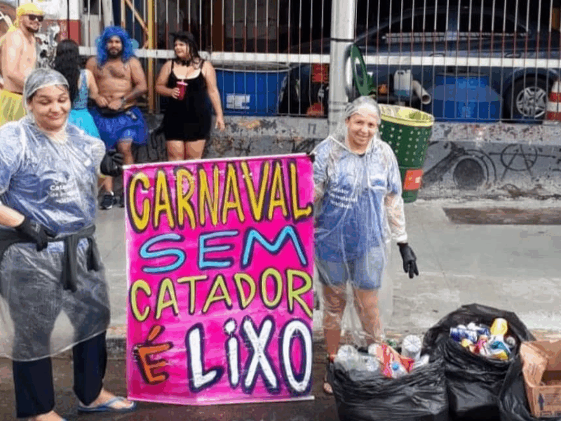 O bloco passa e o lixo, fica?