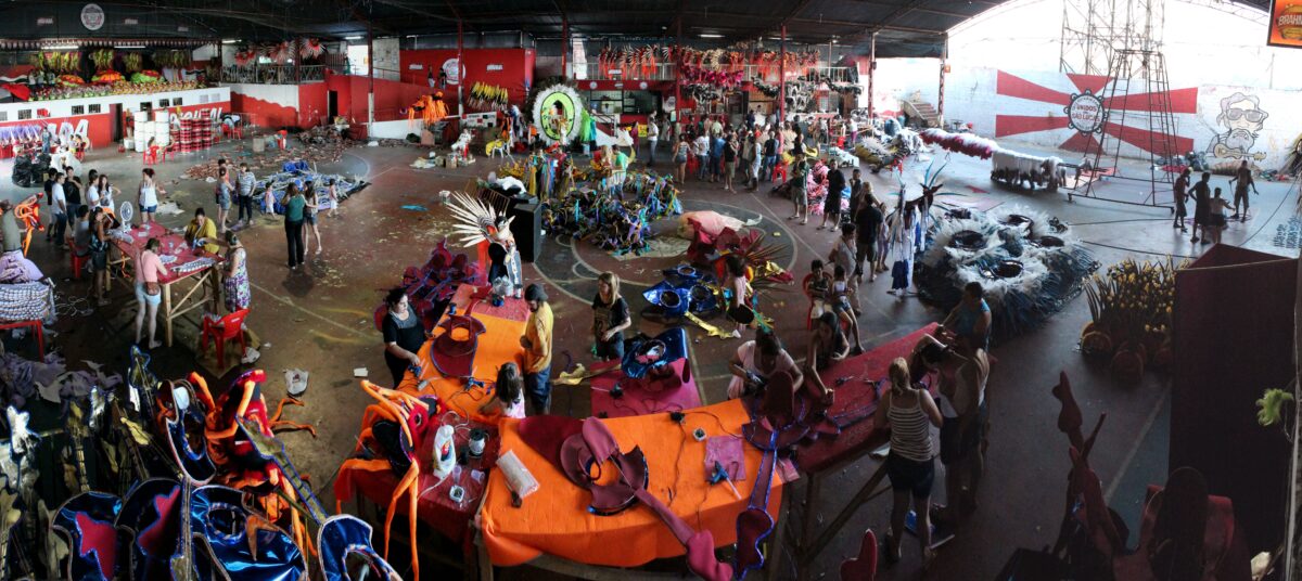 O que as escolas de samba realmente representam para além da avenida?