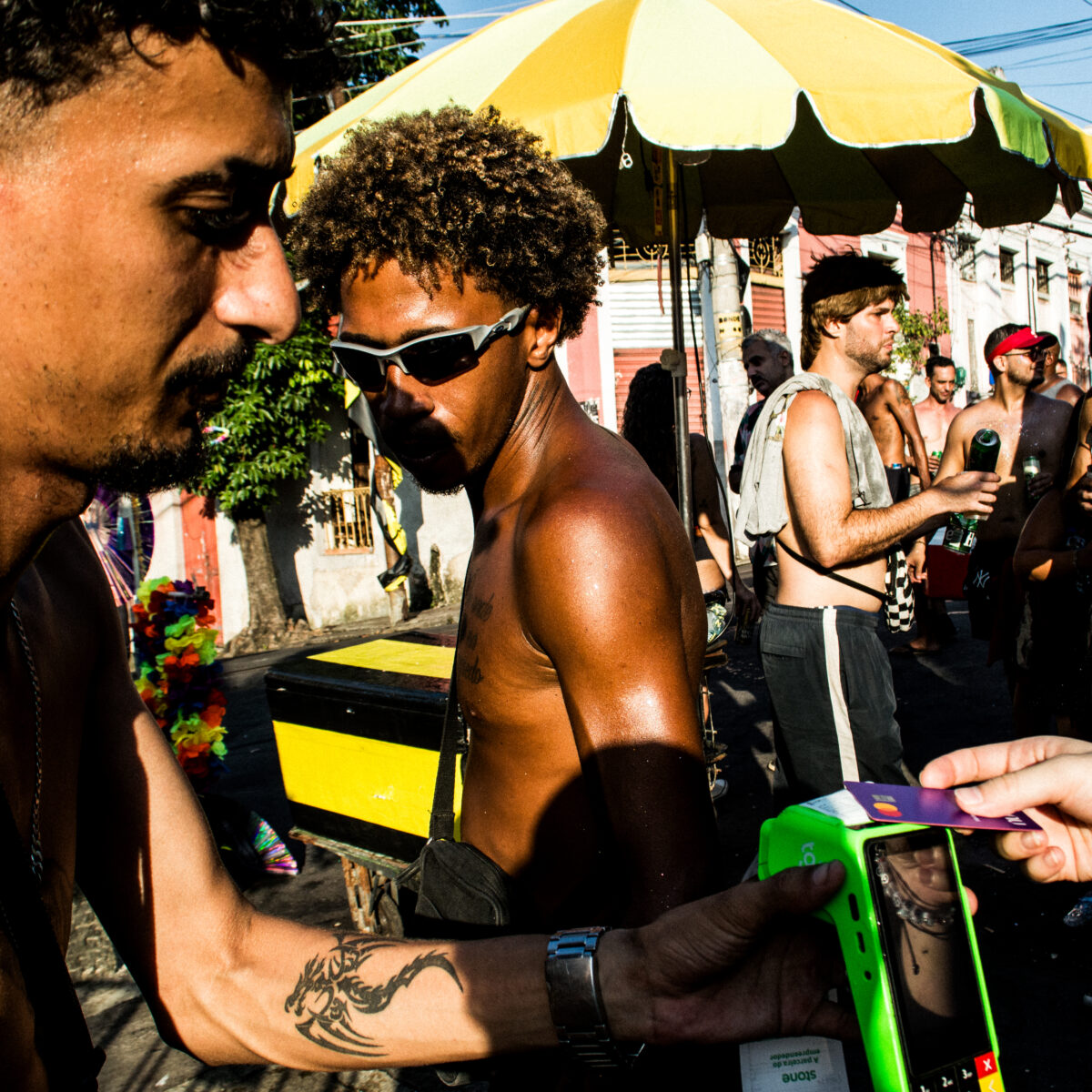 Olha o pesado! Carnaval de rua carioca pela perspectiva dos vendedores ambulantes
