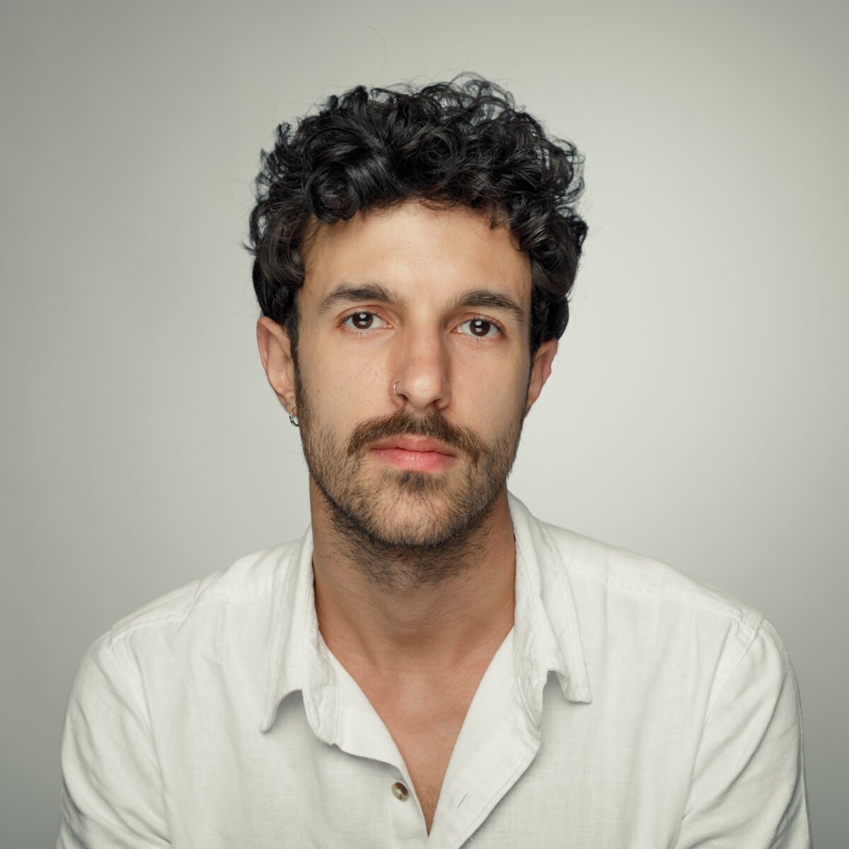 Escrever para existir: Leonardo Piana fala sobre o impacto político da literatura queer