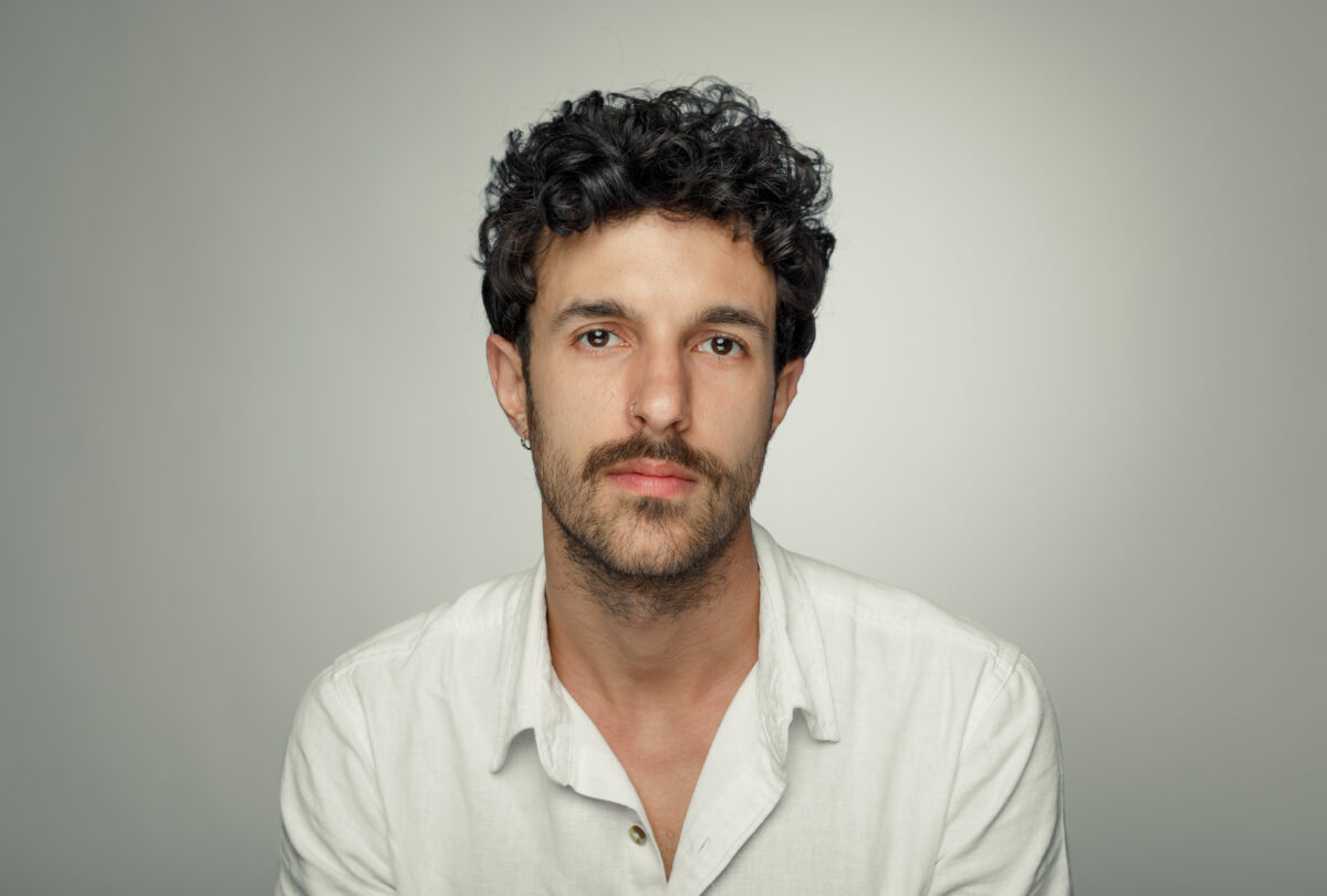 Escrever para existir: Leonardo Piana fala sobre o impacto político da literatura queer