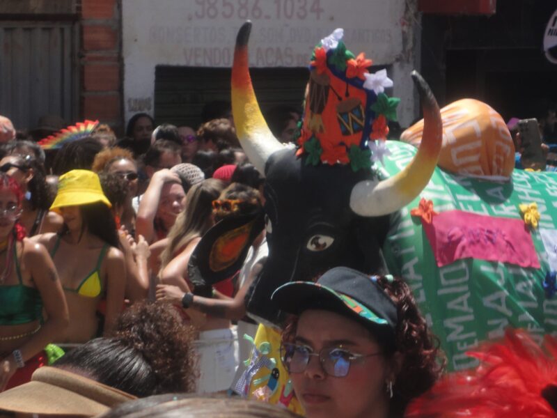 Congado e Carnaval se encontram e reforçam identidade afro mineira nas ruas de Belo Horizonte