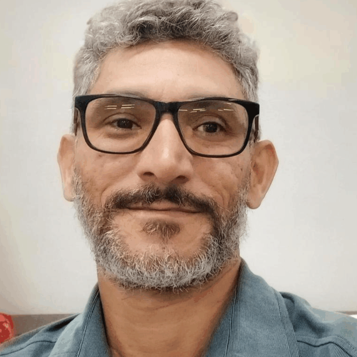 Eleazar Carrias: a literatura como um gesto de resistência, rigor e sensibilidade