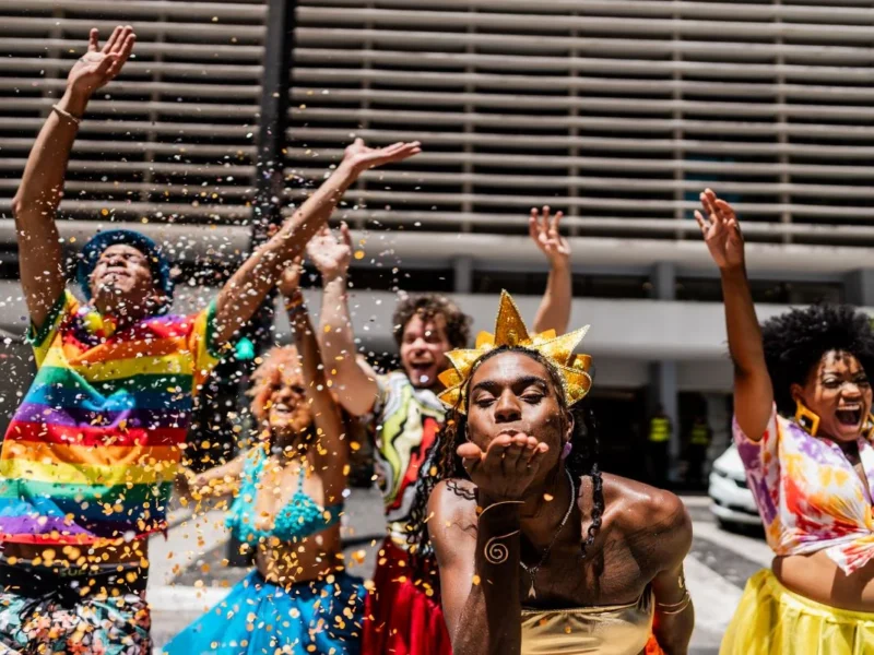 História e desmistificação do Carnaval: entre controle social e expressão cultural