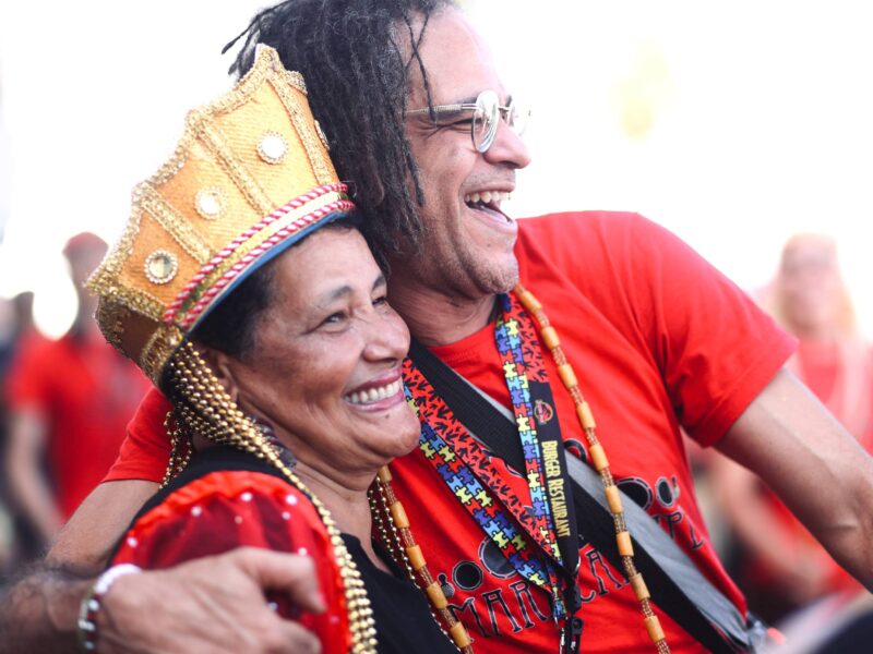 Corpo coletivo: afetos, multidão e laço social