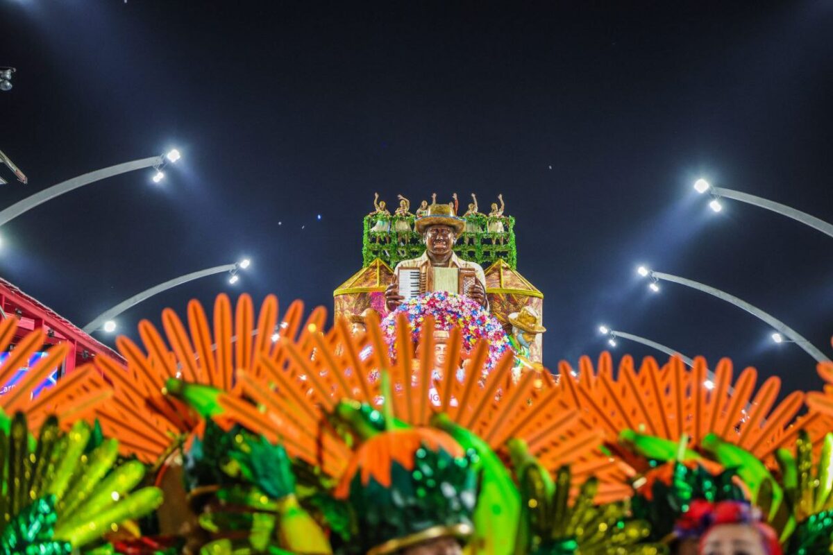 MST celebra a Acadêmicos do Tatuapé, que desfilará entre as campeãs do Carnaval de SP